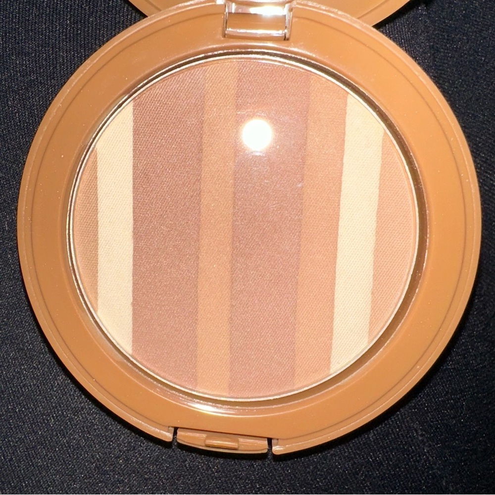 COPY - Belle by Kim Gravel Tan and Cream Bronzer & Contour Palette